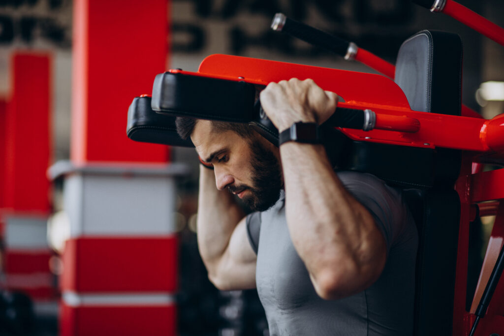 Man-performing-leg-press-machine-exercise-in-gym