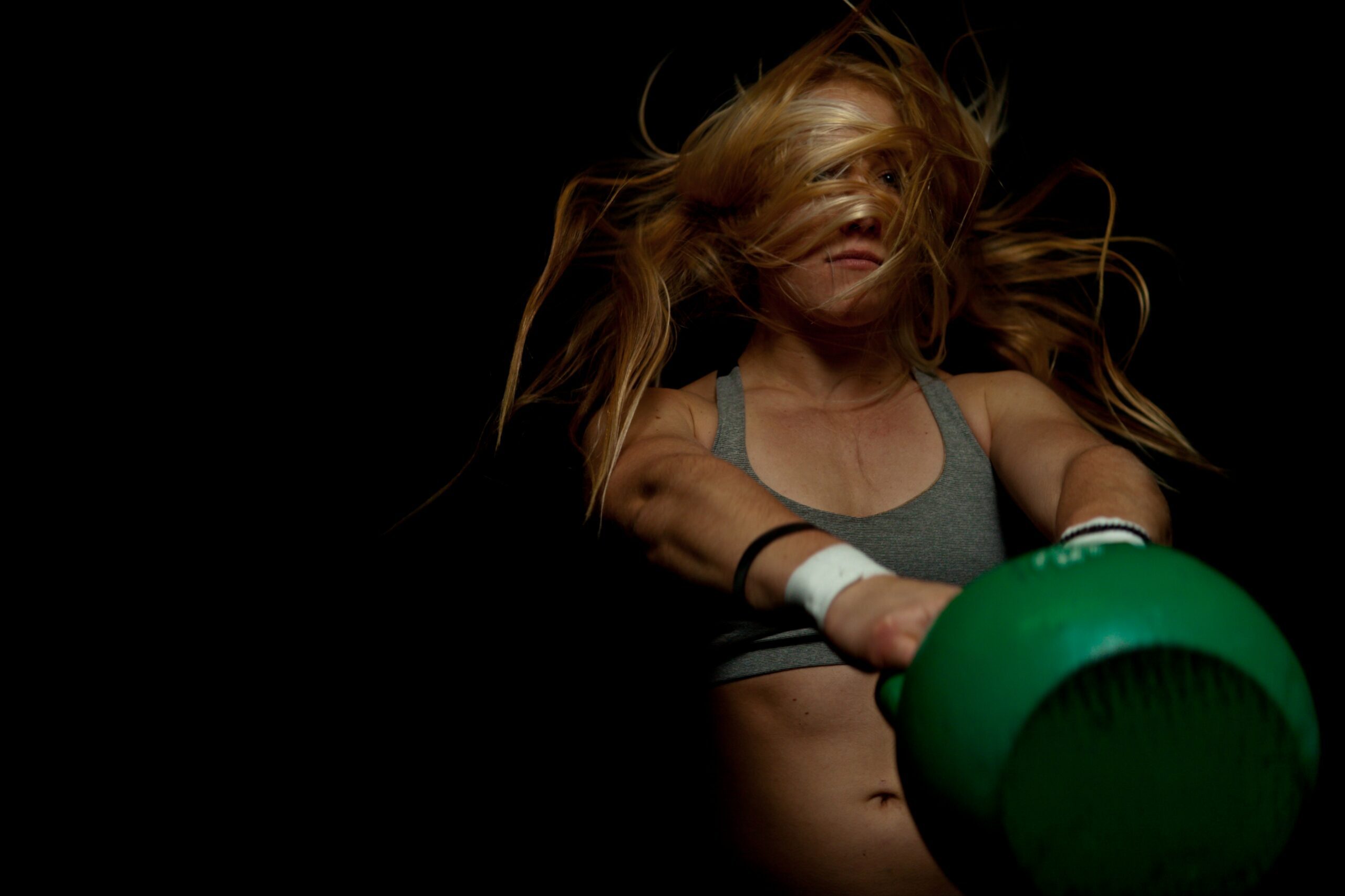 Woman-kettlebell-workout-intense-training