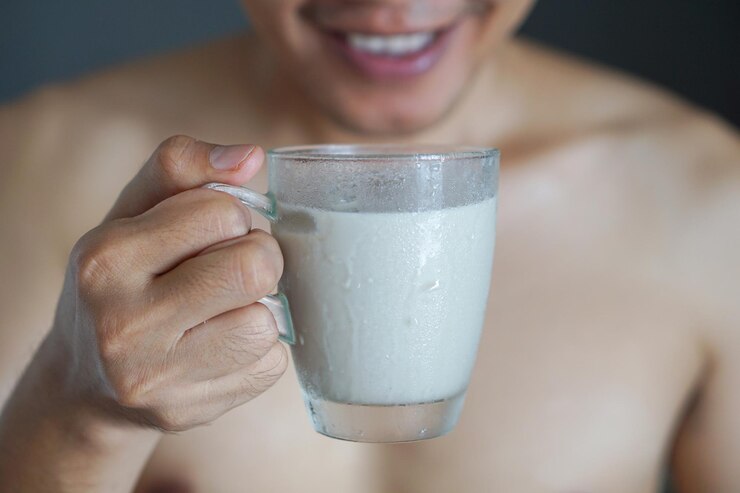 Is-There-Actually-Anything-in-Milk-That-Helps-Build-Muscle
