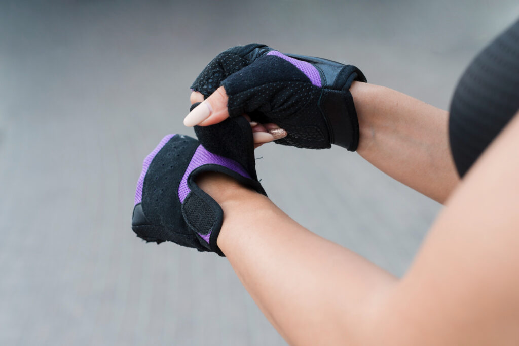 Grip-pads-and-gloves-gym-equipment