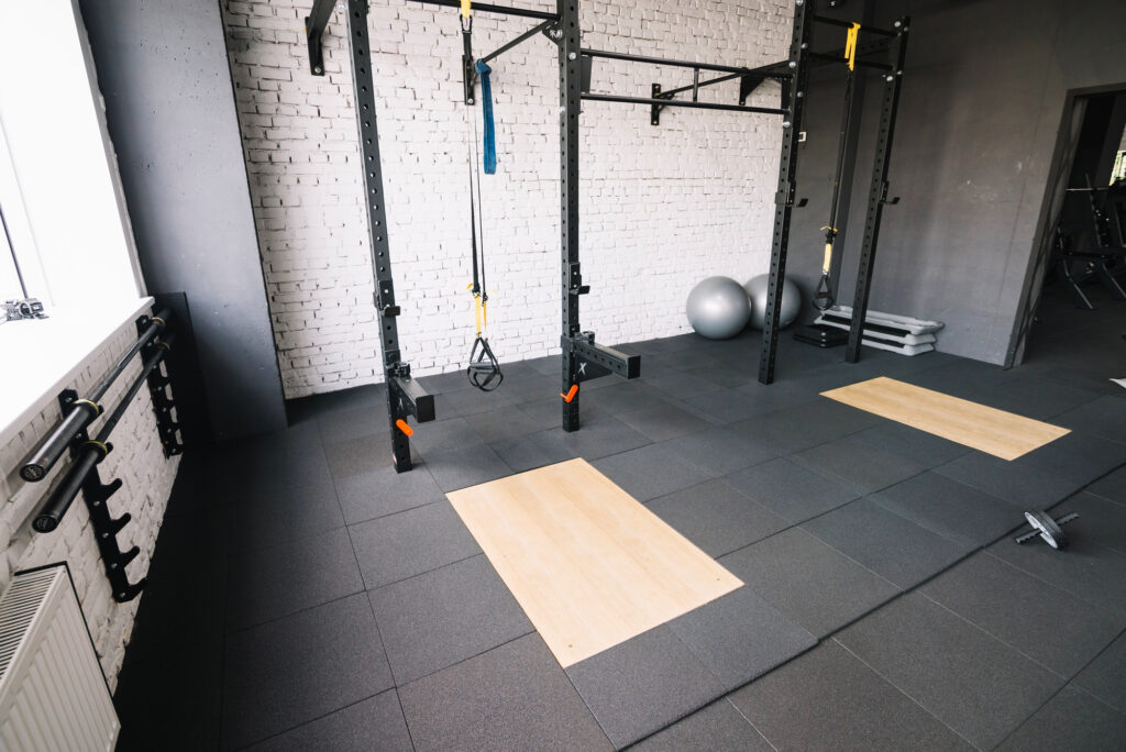 gym-with-c9s-rubber-flooring-and-wooden-lifting-platforms-for-functional-training