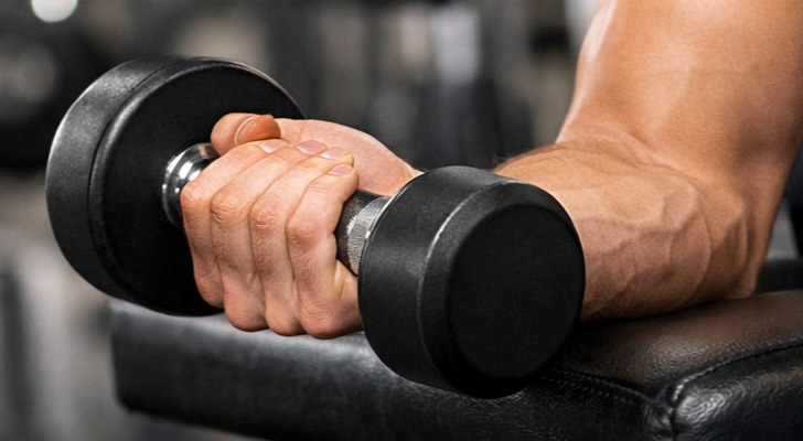 Dumbbell-wrist-curl-forearm-isolation-exercise